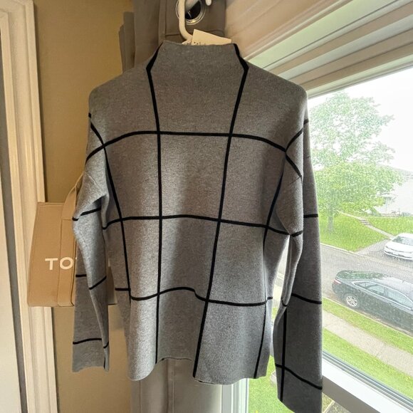 Grey and Black short turtle neck sweater - Picture 1 of 3